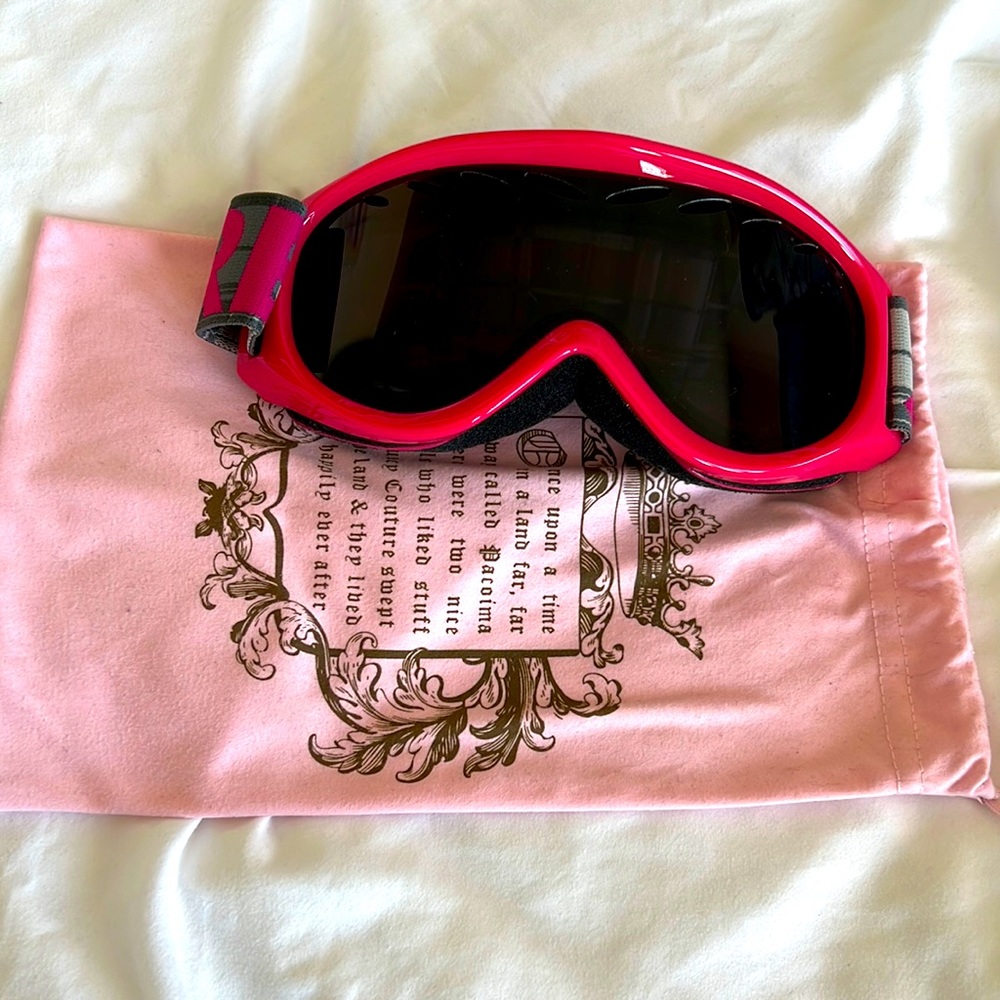 Juicy Couture pink ski goggles with pouch